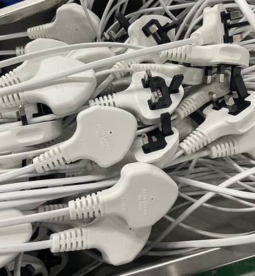 Cable électrique universel électronique d'ODM d'OEM avec la prise